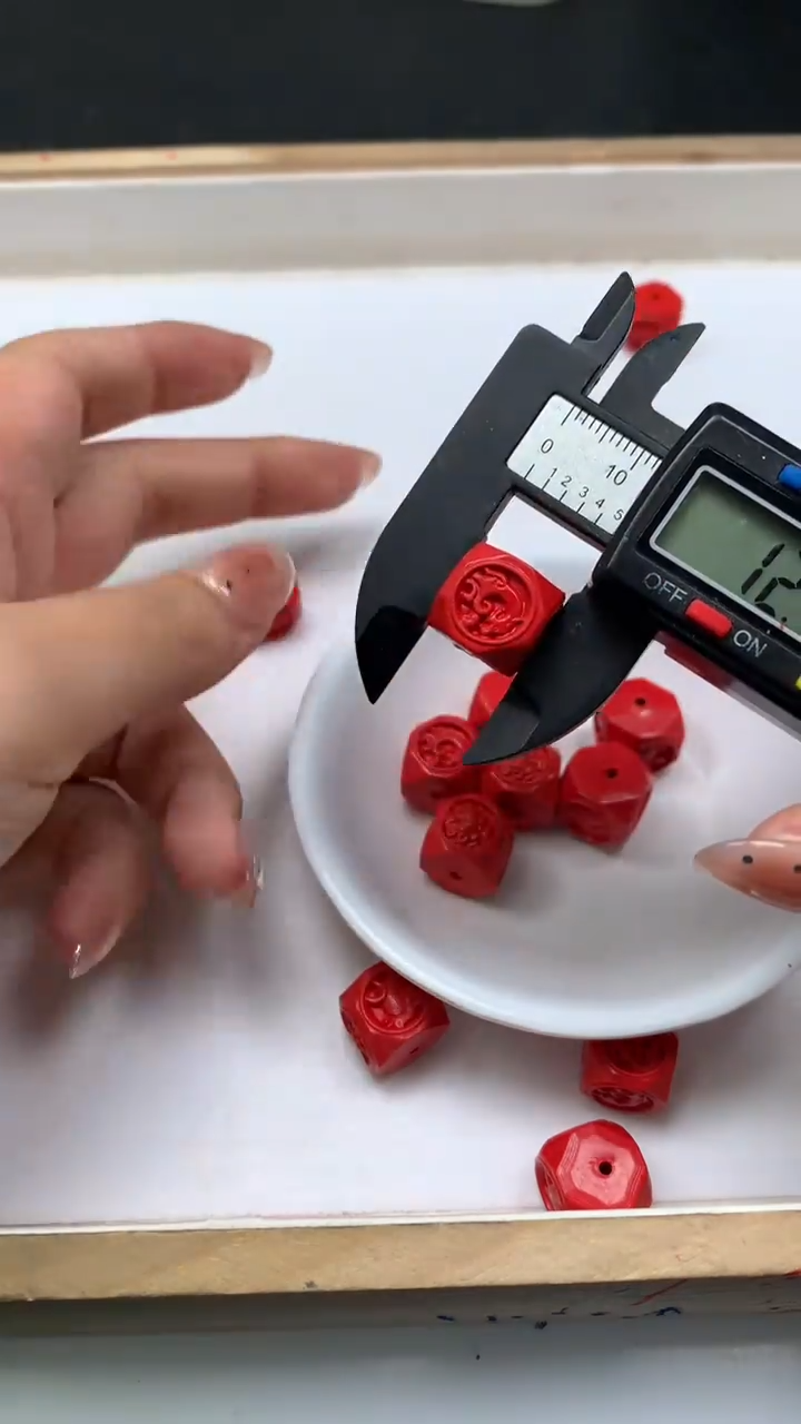 未镶嵌散珠玛瑙/玉髓A1670红 砂 四兽 珠13*12mm 2个6.8元