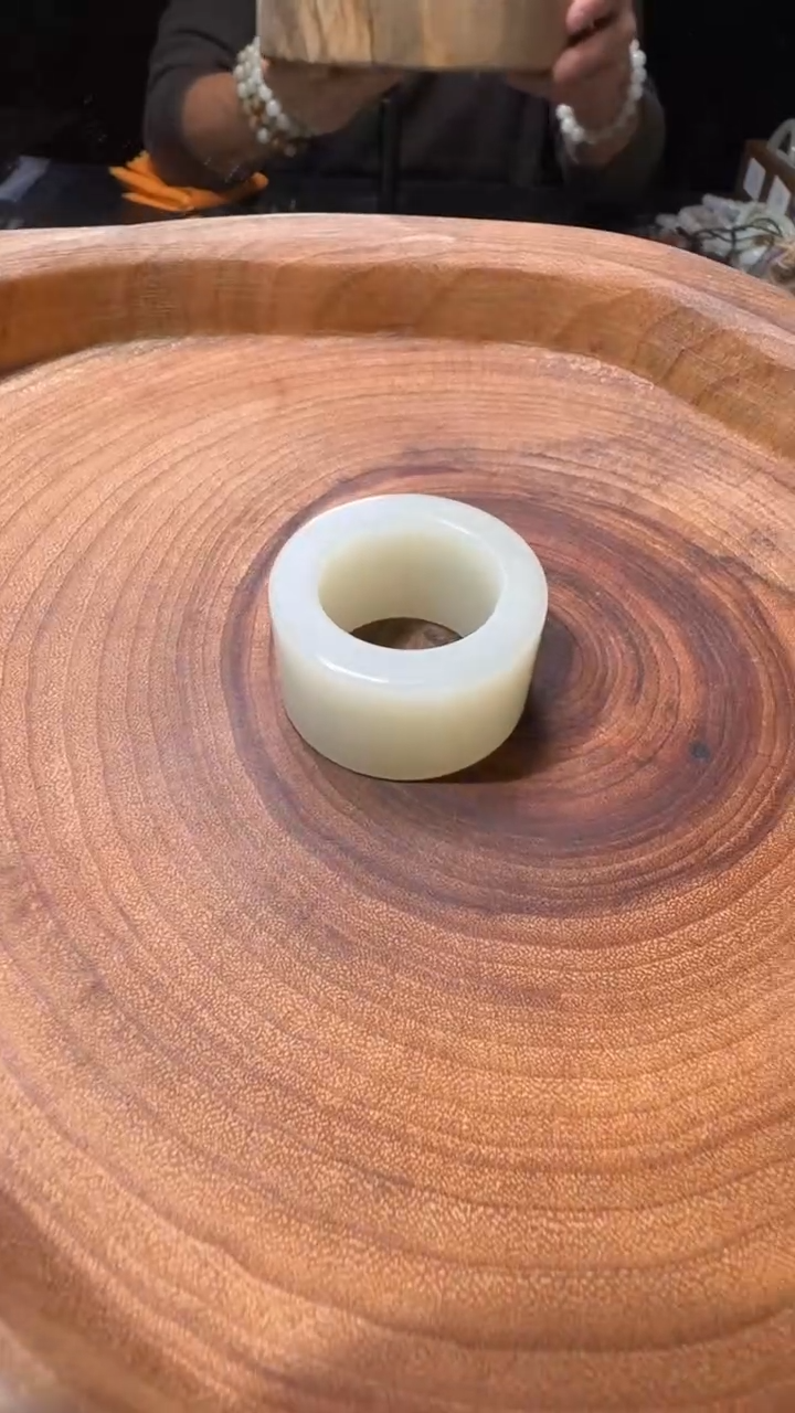 颈饰未镶嵌和田玉扳指21