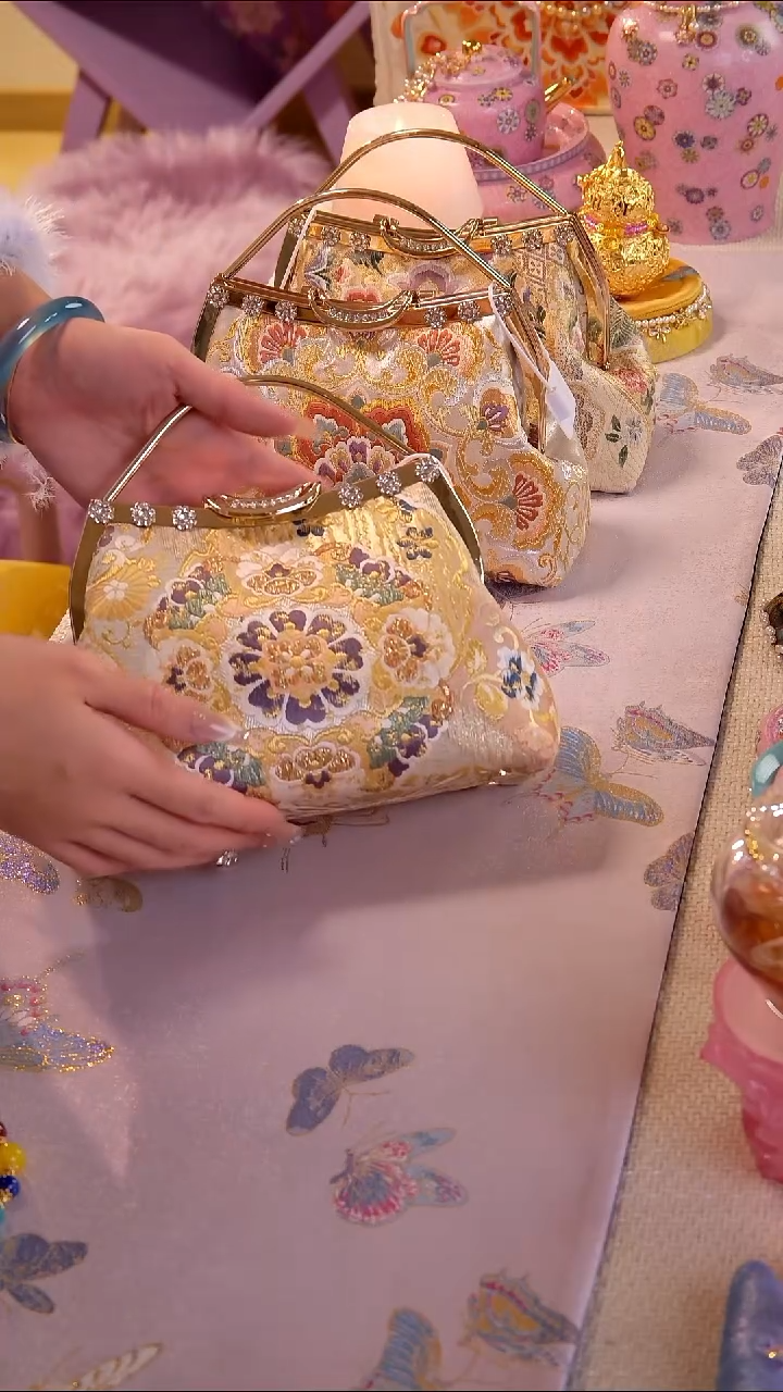 非遗西阵织 如图所示