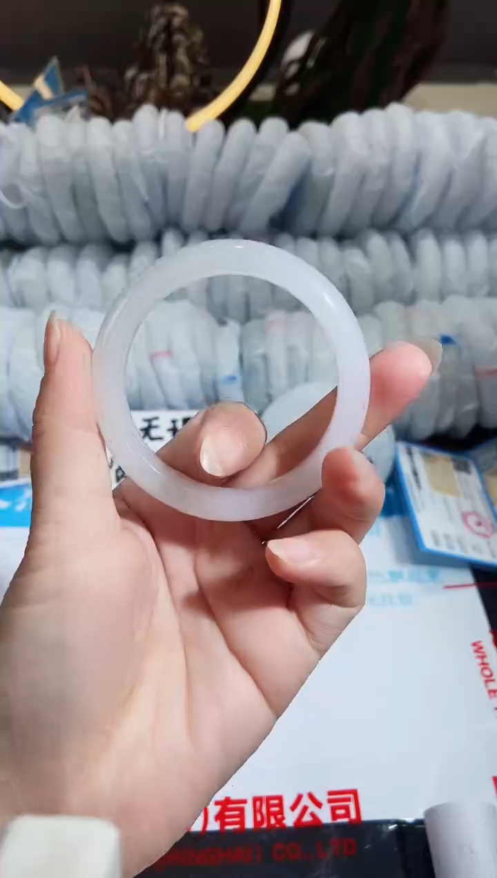 【闪购商品】石英质玉手镯未镶嵌36-51
