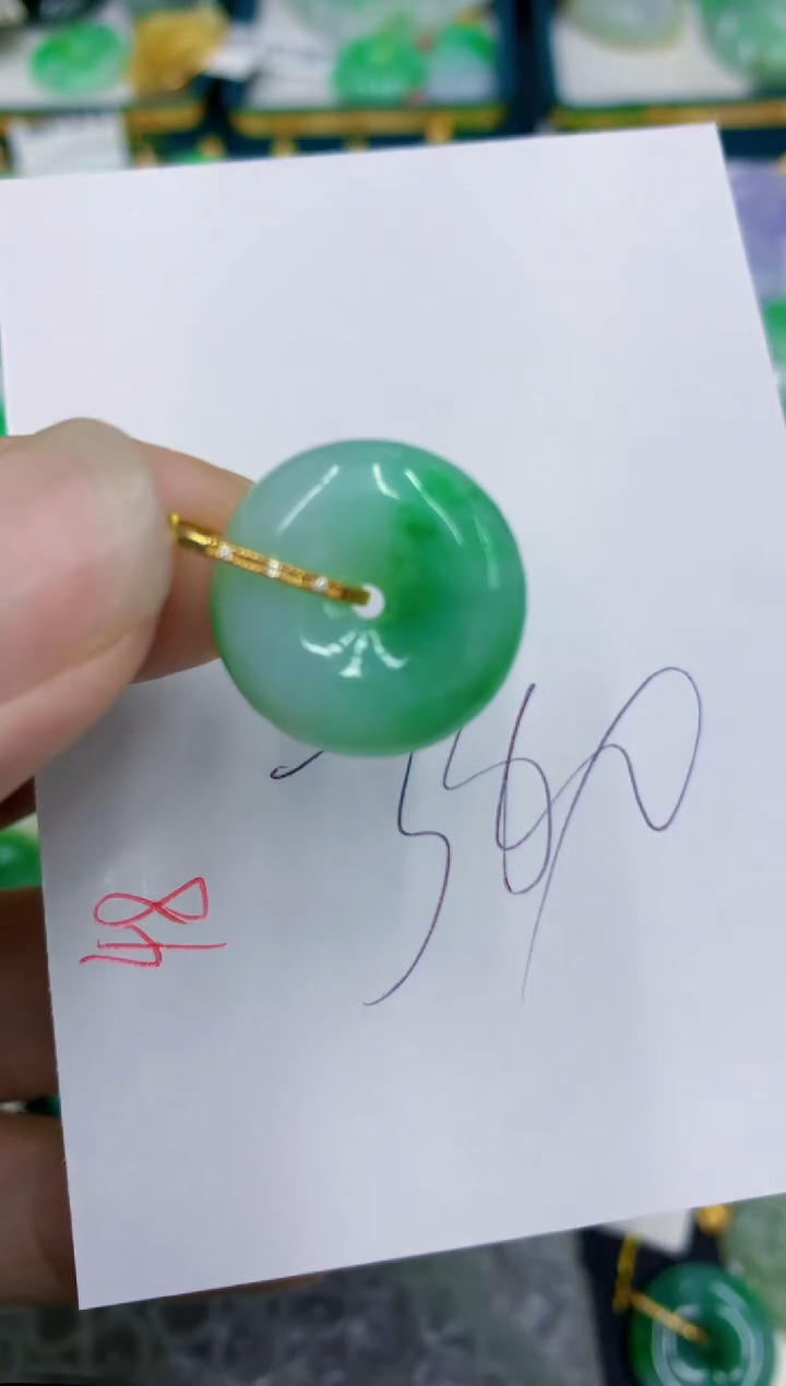 翡翠18K金镶嵌颈饰1111111111