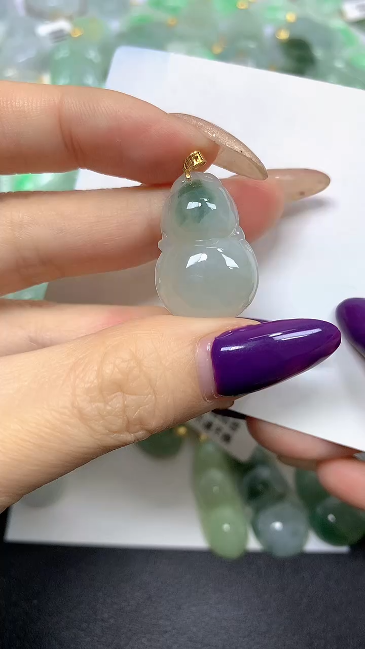 颈饰18K金镶嵌翡翠 