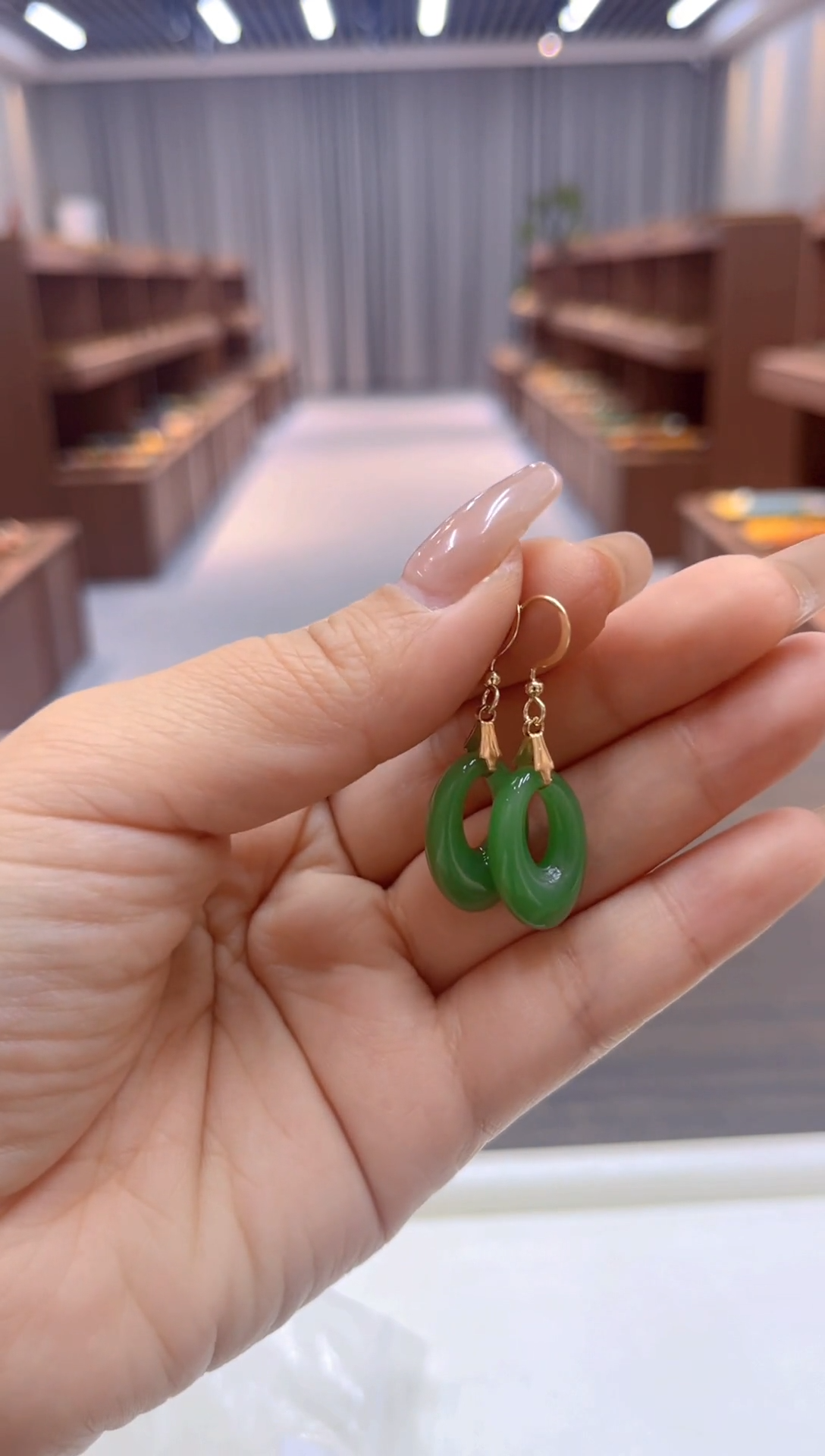 14K金镶嵌和田玉耳饰E870