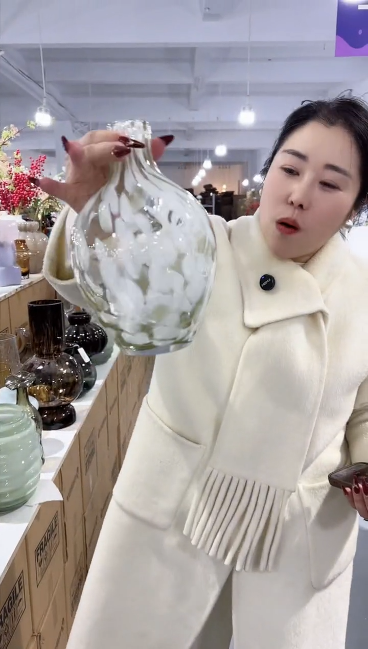 【闪购商品】玻璃唐总花瓶-微瑕-YUZ6