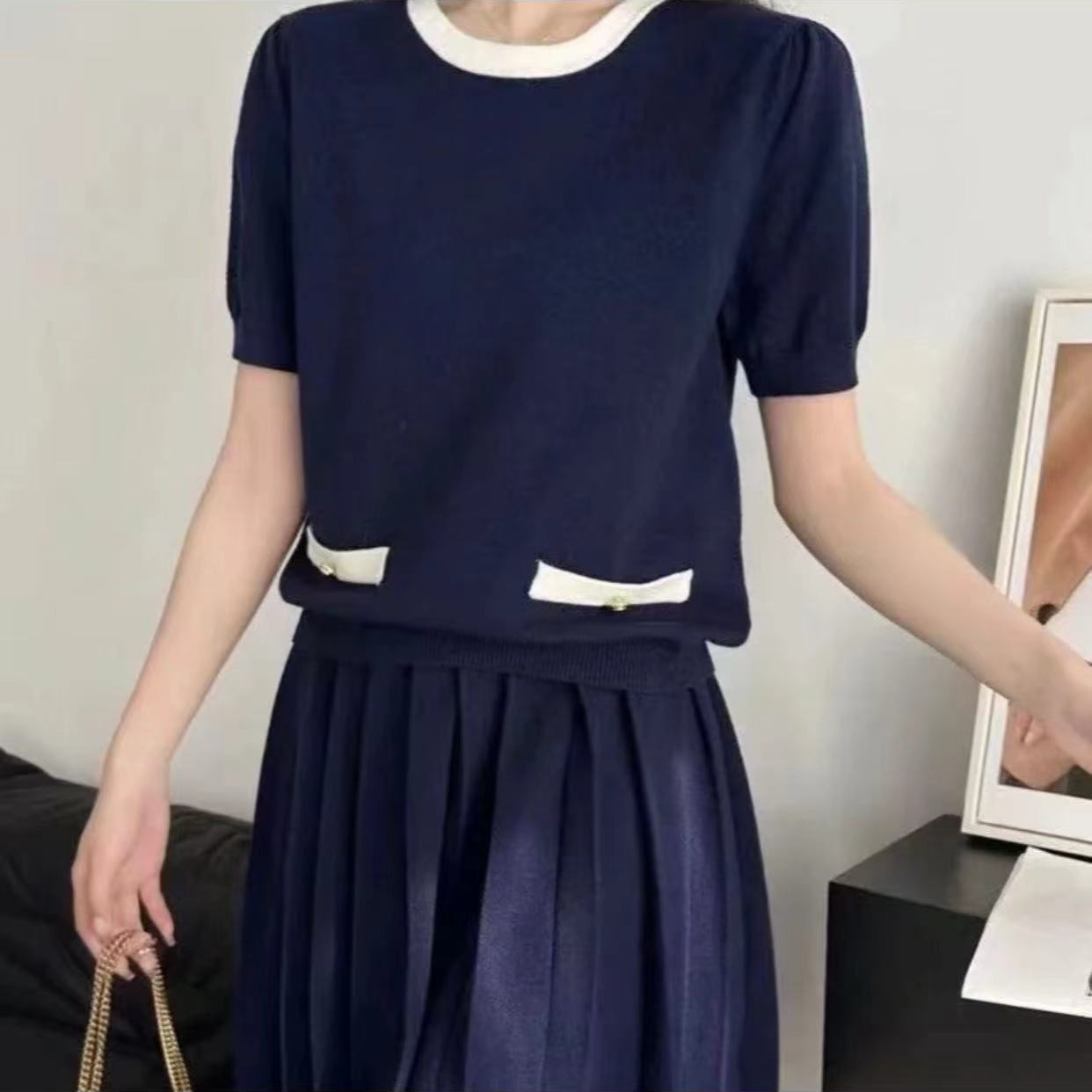 99新 MIU MIU/缪缪 miumiu缪缪藏青蓝色logo羊绒短袖 42码