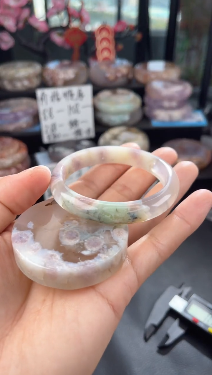 【闪购商品】石英质玉手镯未镶嵌53