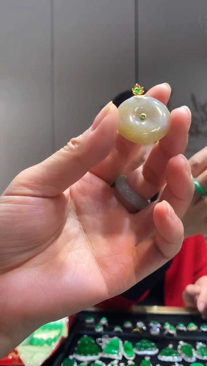 【闪购商品】翡翠吊坠(不含链)18K金镶嵌平安扣 