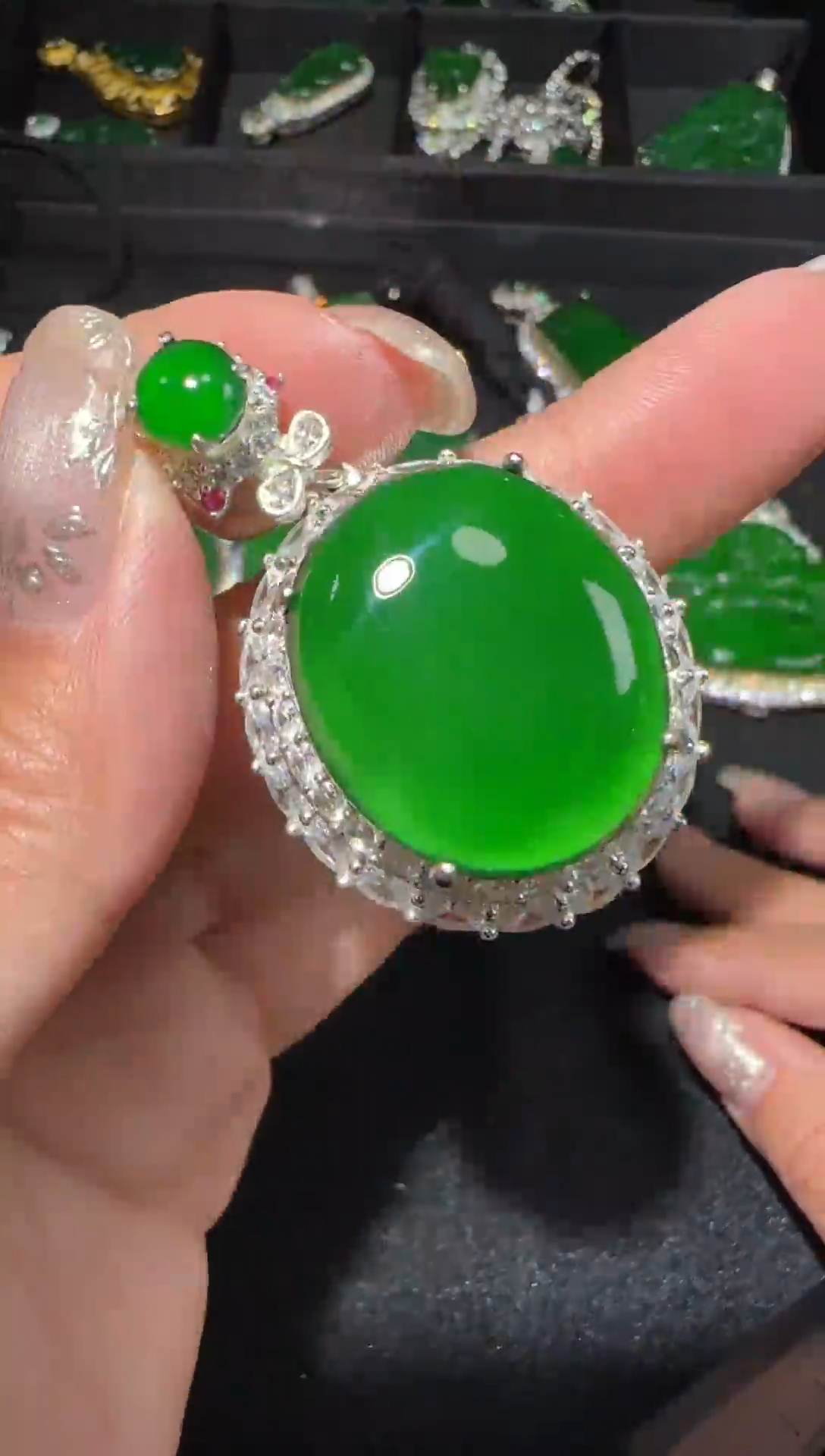 【闪购商品】翡翠吊坠(不含链)未镶嵌多样性发货拍一发一