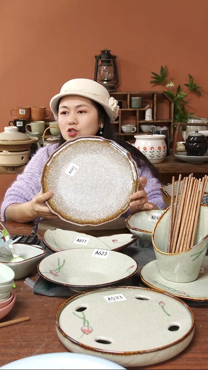 陶瓷A441 一只陶瓷粗陶花边大盘可能微瑕30*3.8