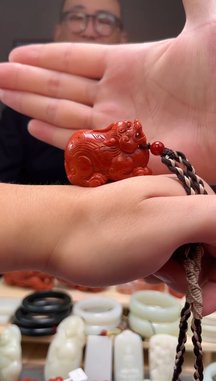 颈饰未镶嵌南红玛瑙吊坠