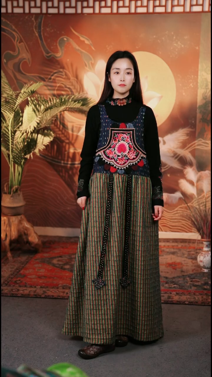 背带款连衣裙宽松