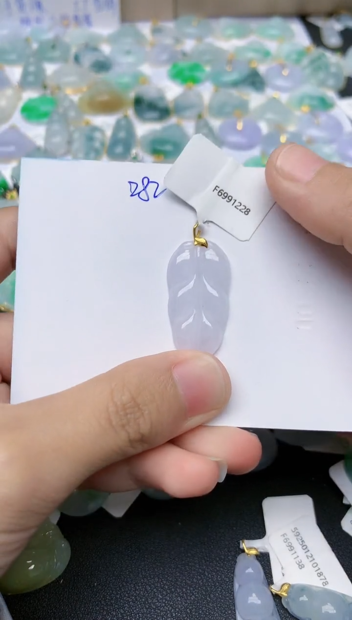 【闪购商品】翡翠颈饰18K金镶嵌天然翡翠A货    