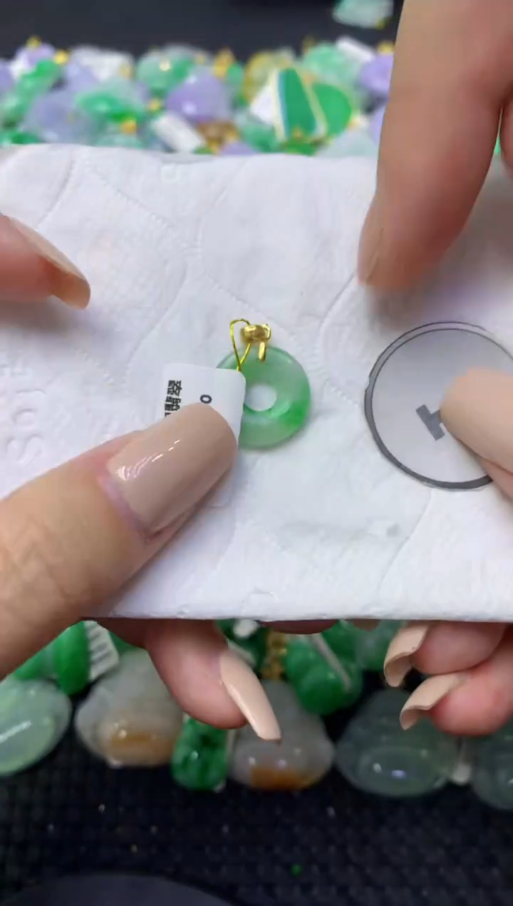 颈饰未镶嵌翡翠天然缅甸翡翠A货