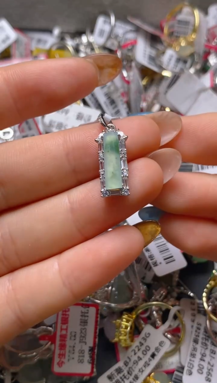 银S925镶嵌戒指翡翠百内无证书