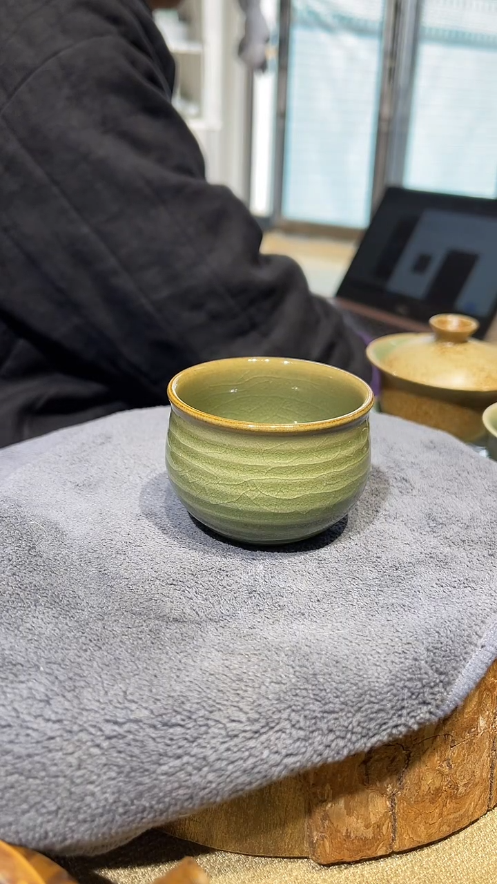摆件瓷原生态原矿葱绿弦纹杯