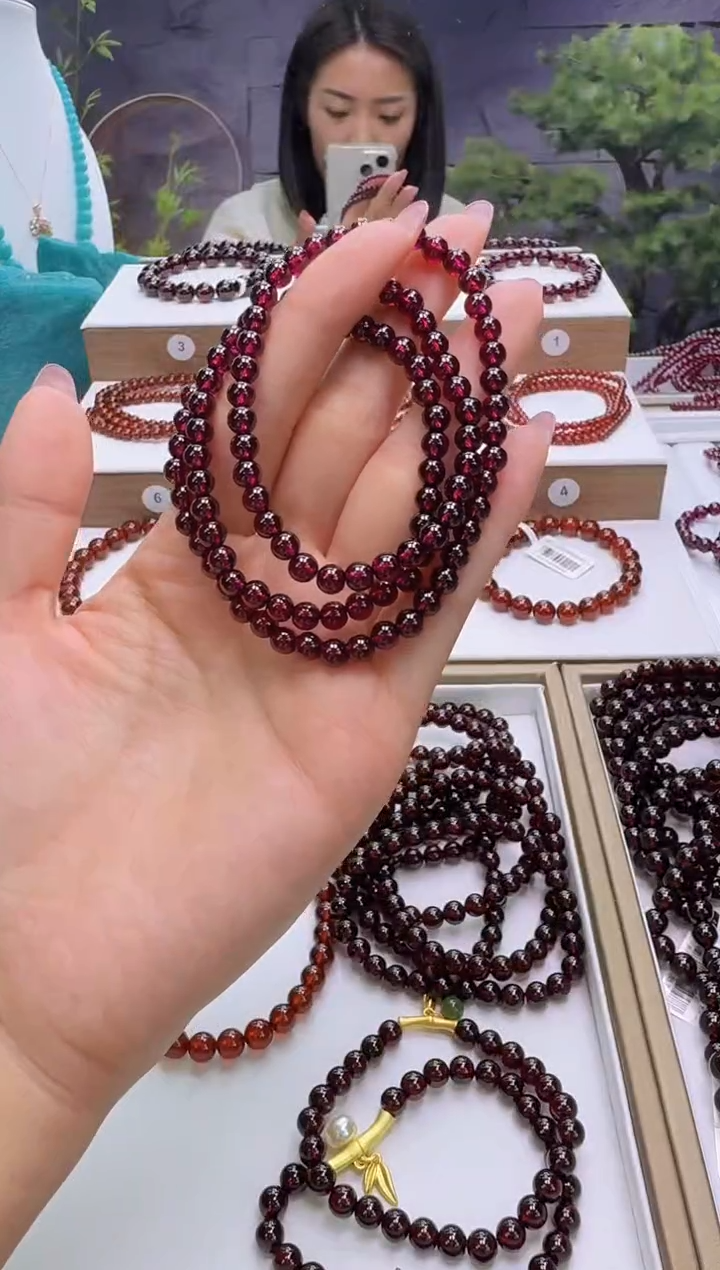 【闪购商品】石榴石手串未镶嵌紫牙乌石榴石多圈5mm+，多样式发一