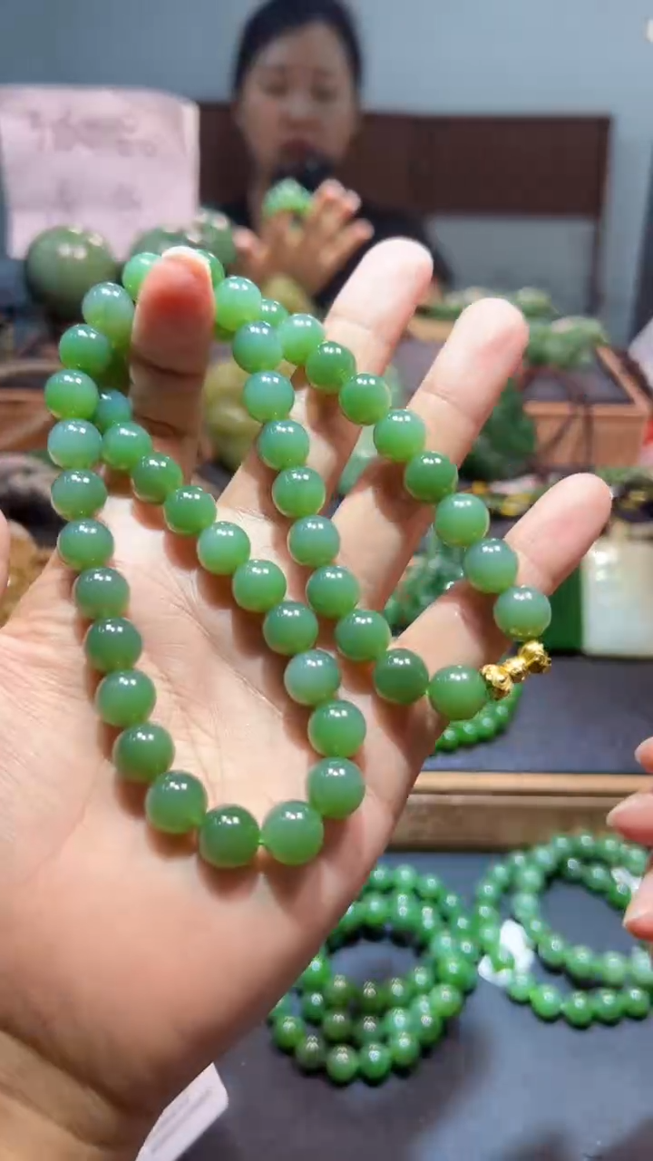 颈饰未镶嵌和田玉（碧玉）1