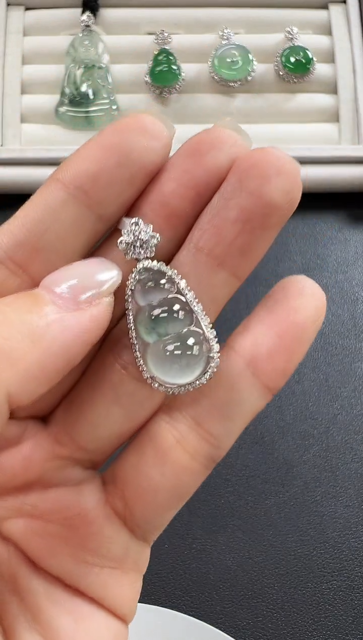 颈饰18K金镶嵌翡翠KLF1222-013