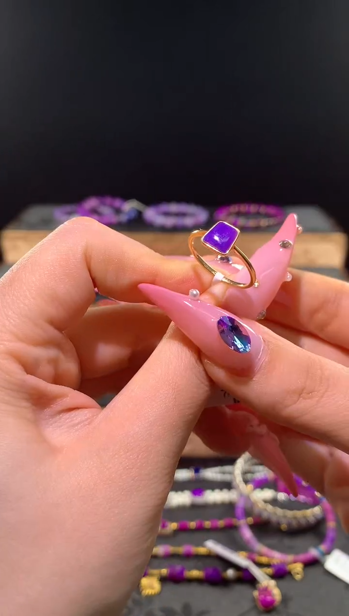 苏纪石（舒俱来）18K金镶嵌。戒指