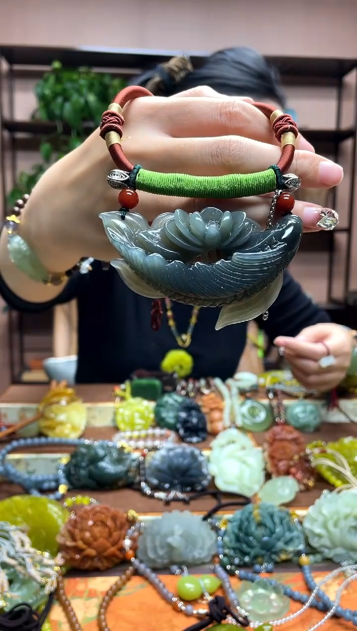 未镶嵌岫玉吊坠·