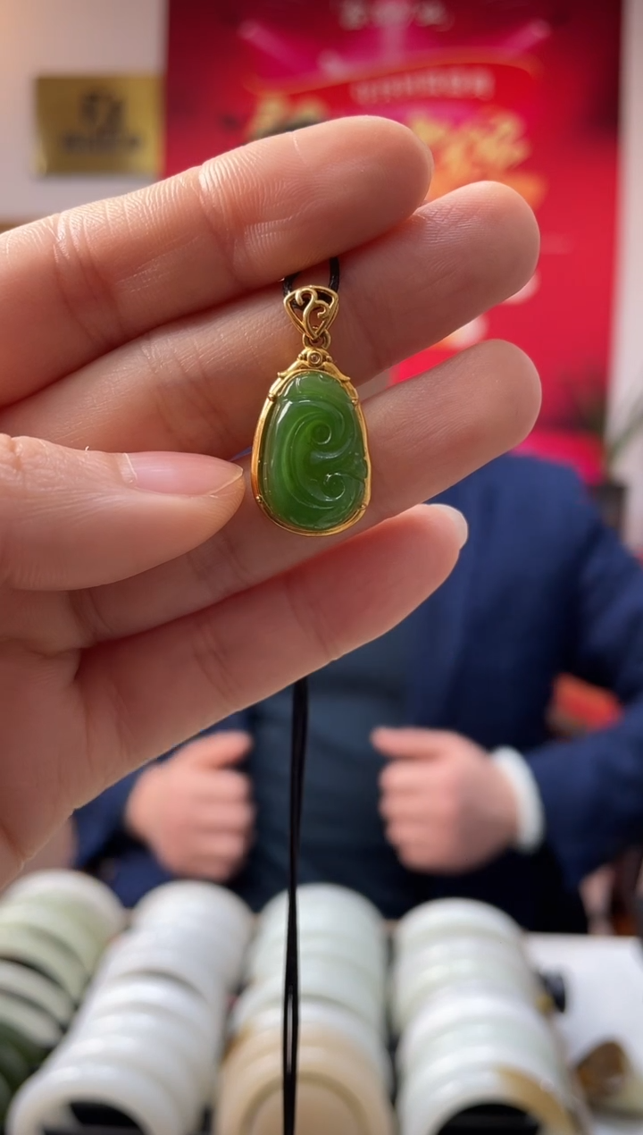 【闪购商品】和田玉颈饰18K金镶嵌碧玉如意发一件