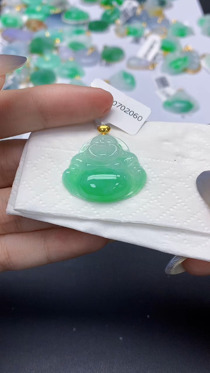 翡翠18K金镶嵌颈饰天然缅甸a货翡翠