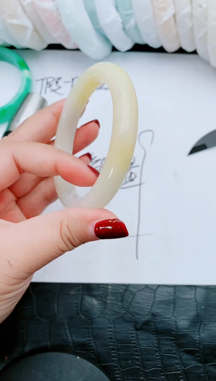 【闪购商品】石英质玉手镯未镶嵌P36-61-62