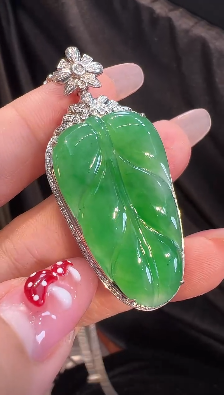 【闪购商品】翡翠颈饰18K金镶嵌吊坠