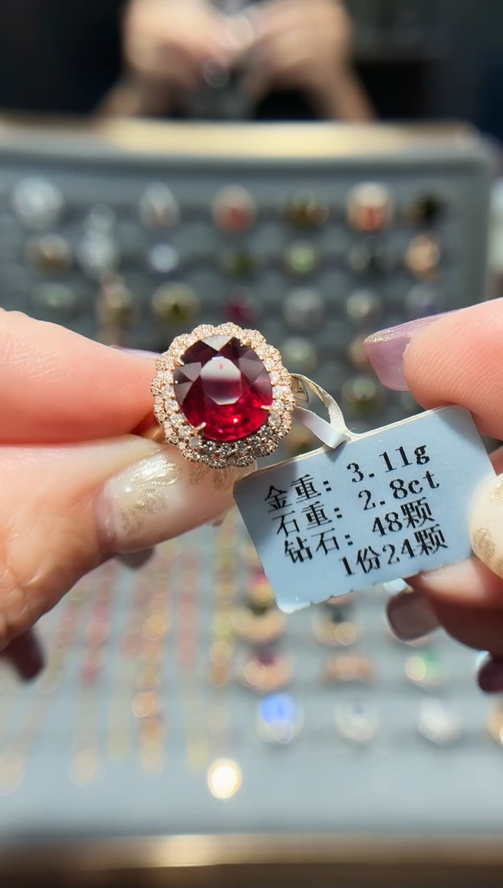 18K金镶嵌戒指碧玺2.8..