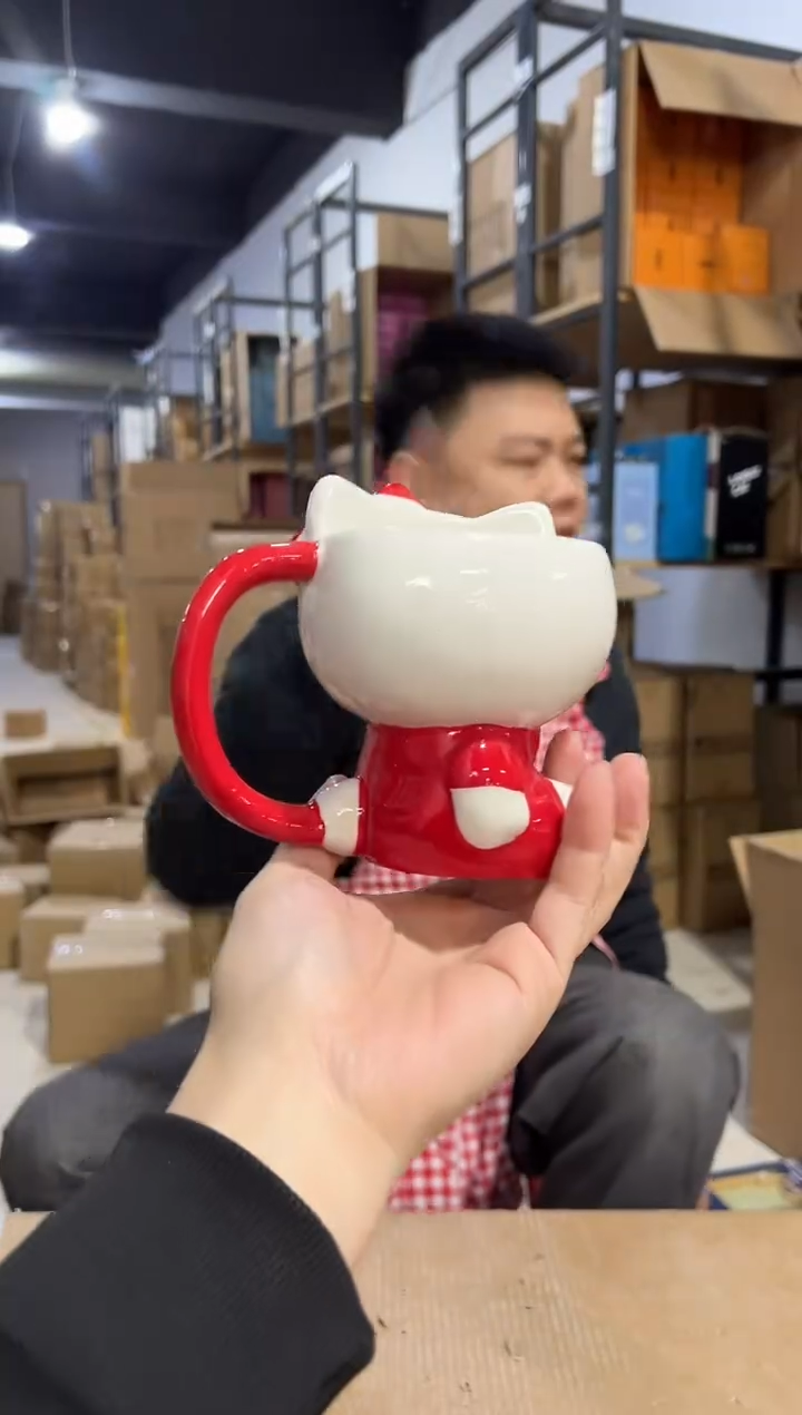 【闪购商品】杯红色kt抱苹果全身杯