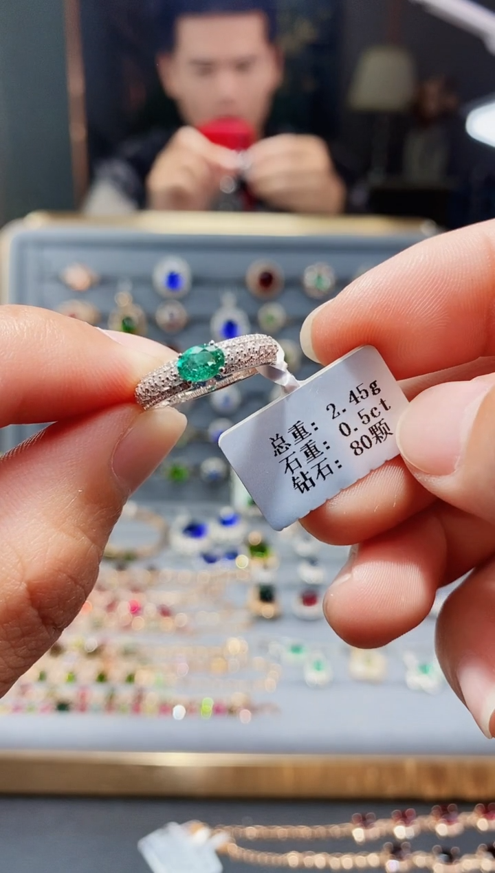 【闪购商品】祖母绿戒指18K金镶嵌0.5..