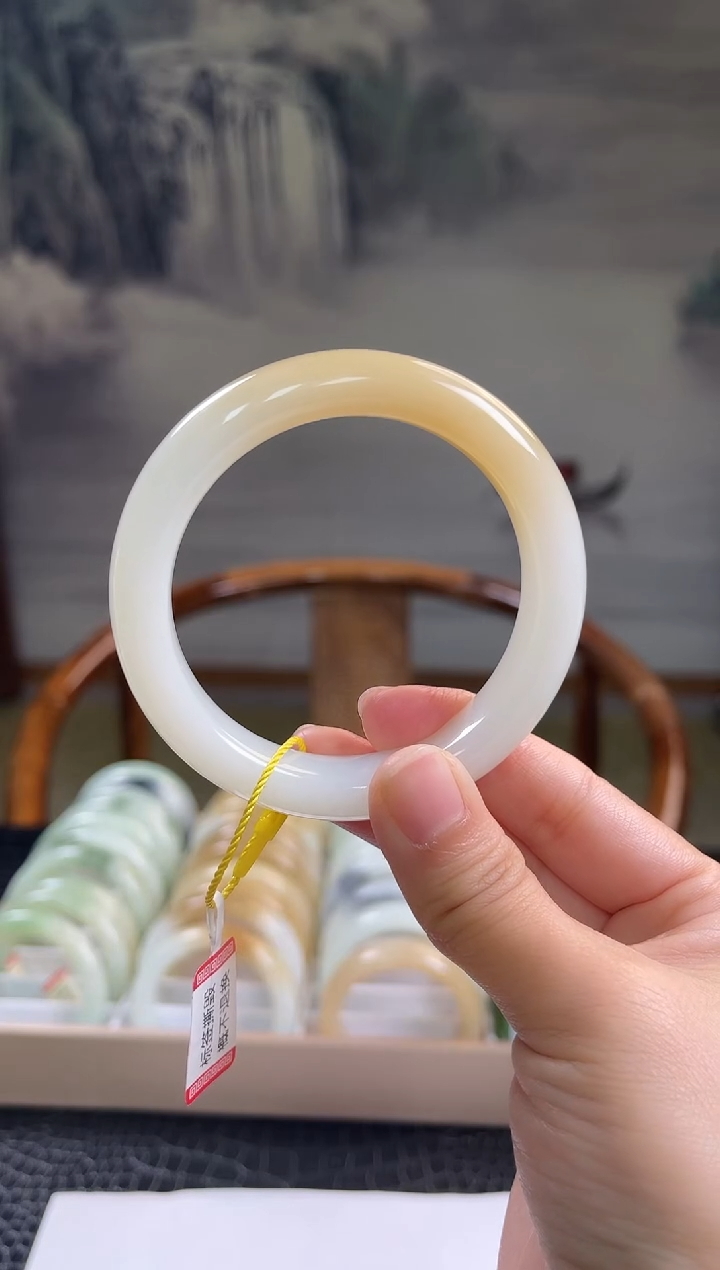 未镶嵌手镯和田玉56+圈口