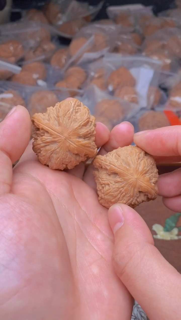 【闪购商品】文玩核桃把件G33号40尺绣球