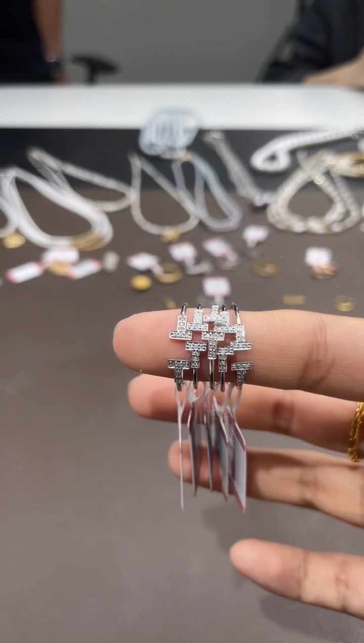 【闪购商品】钻石戒指18K金镶嵌TA0213-1186-618/多样性发