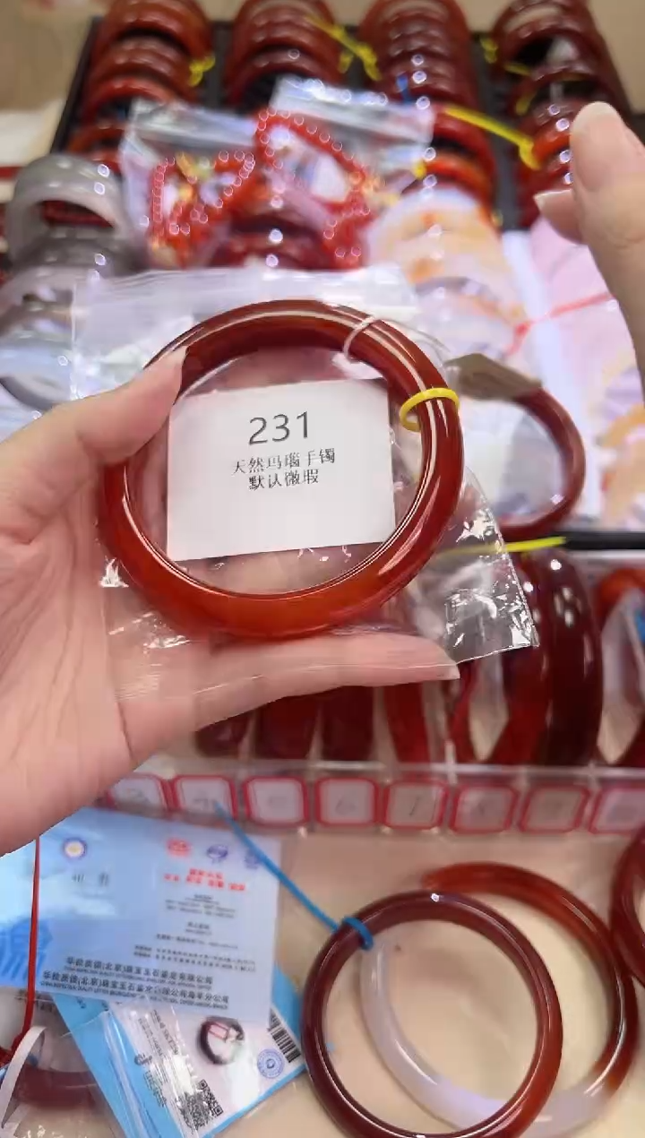 玛瑙/玉髓手镯未镶嵌62圈口*231