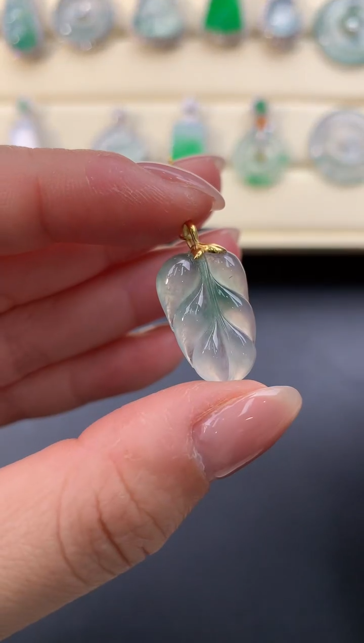 【闪购商品】翡翠颈饰18K金镶嵌D808    