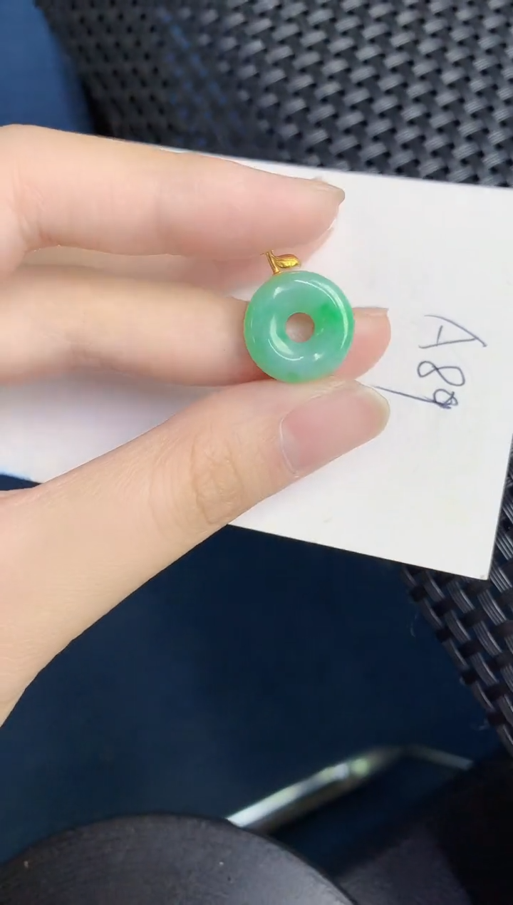 翡翠18K金镶嵌颈饰000000000