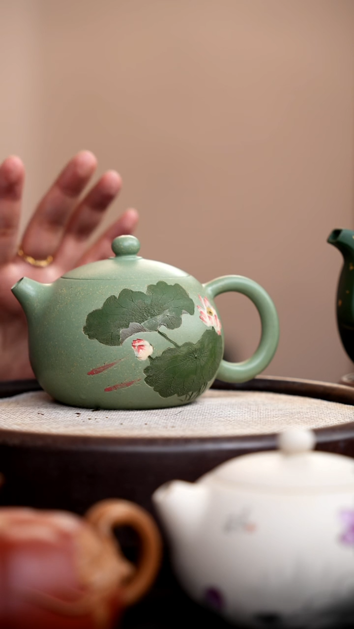 茶壶紫砂豆青砂西施彩刻荷花