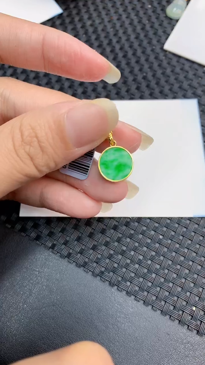 【闪购商品】翡翠颈饰18K金镶嵌            8