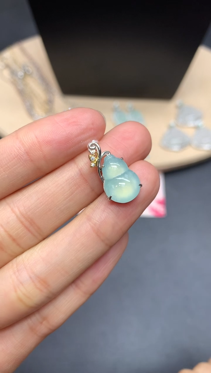 【闪购商品】翡翠吊坠(不含链)银S925镶嵌葫芦【无服务费】