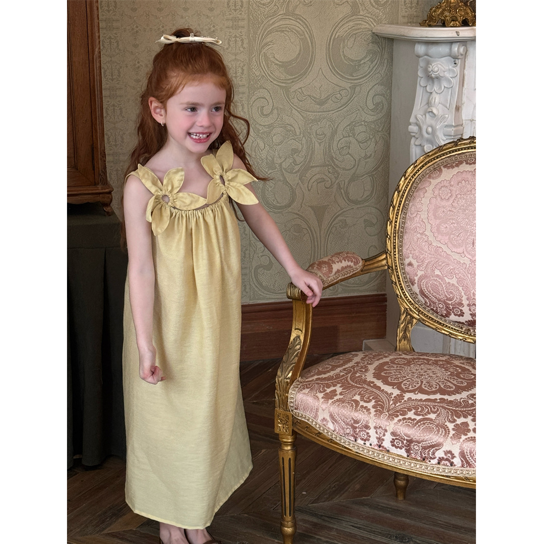 2025夏季女童新款立体花瓣吊带连衣裙小女孩沙滩度假亚麻棉长裙