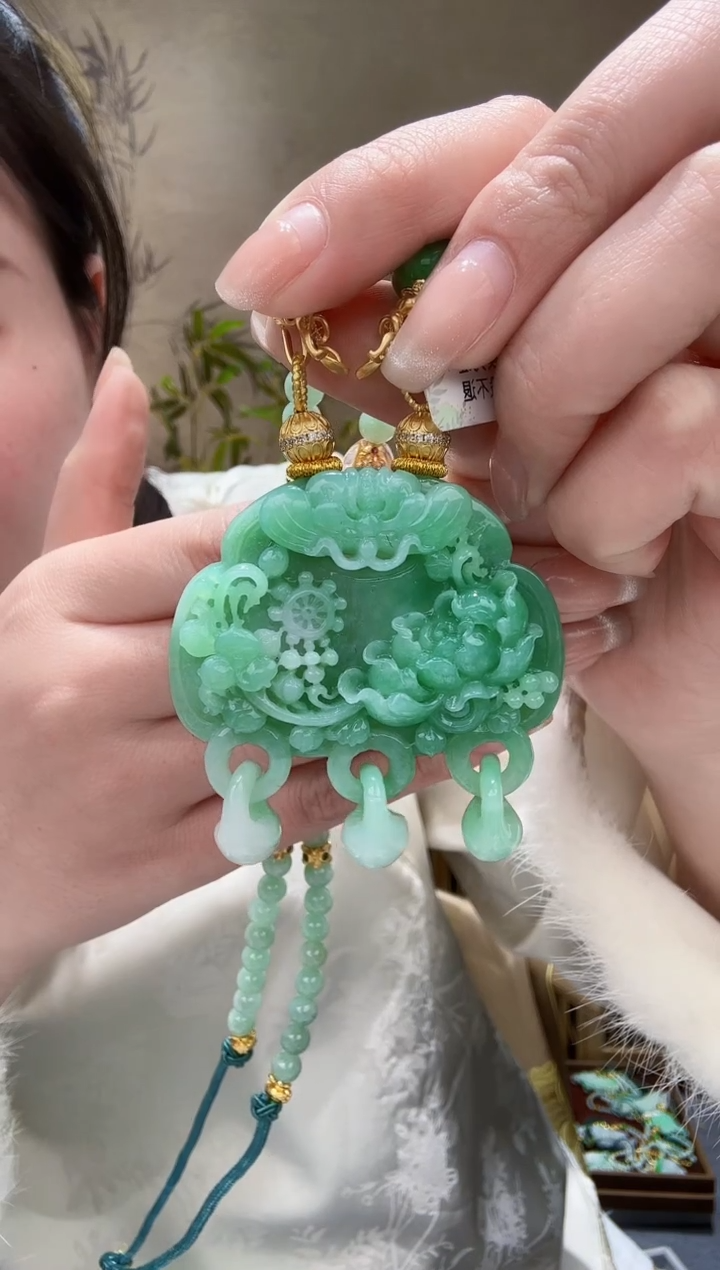 【闪购商品】翡翠颈饰未镶嵌吊坠