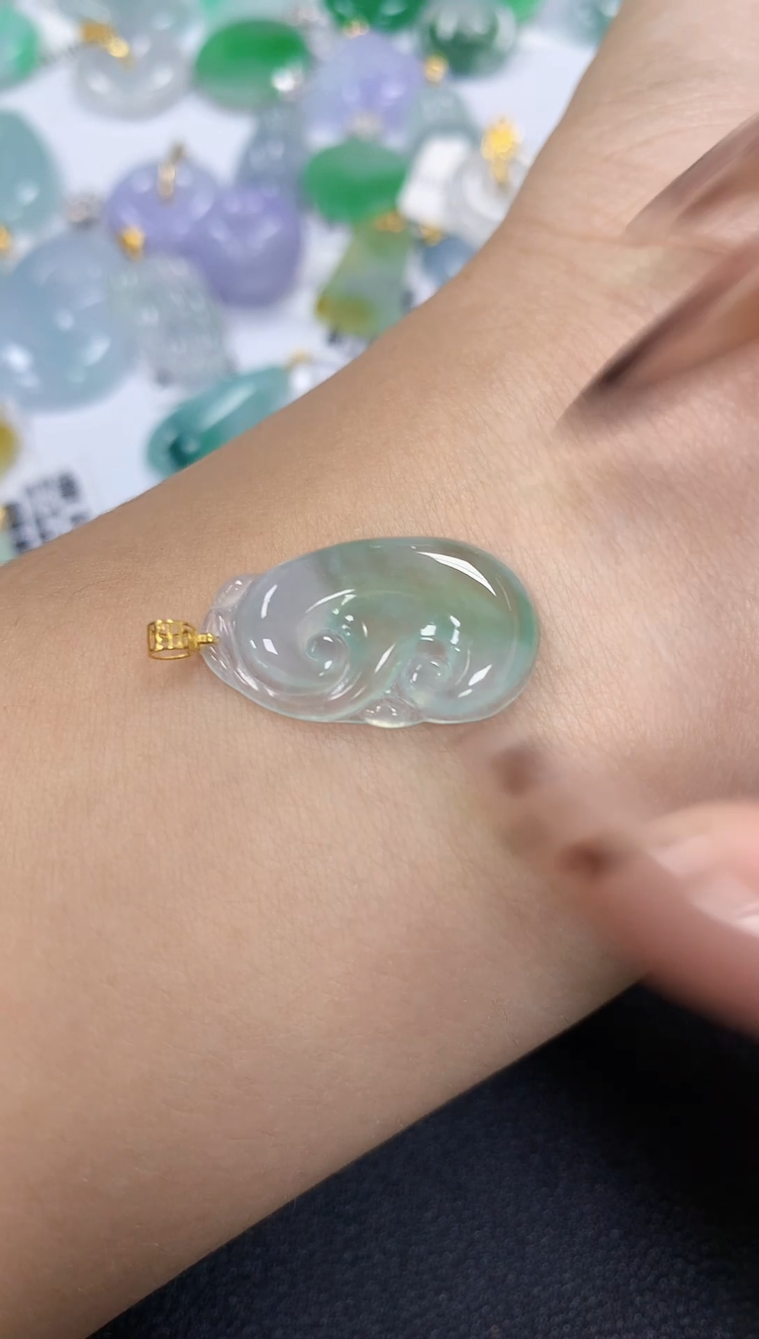 颈饰18K金镶嵌翡翠a货假一赔三支持复检百元上9元证书费自理