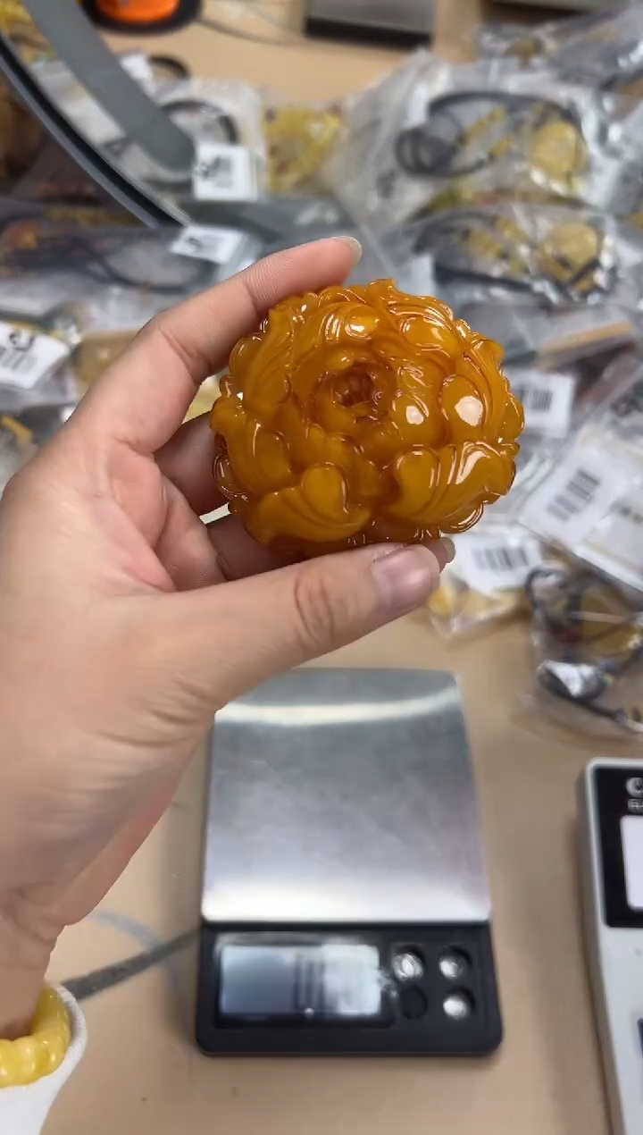 【闪购商品】琥珀裸石未镶嵌蜜蜡吊坠