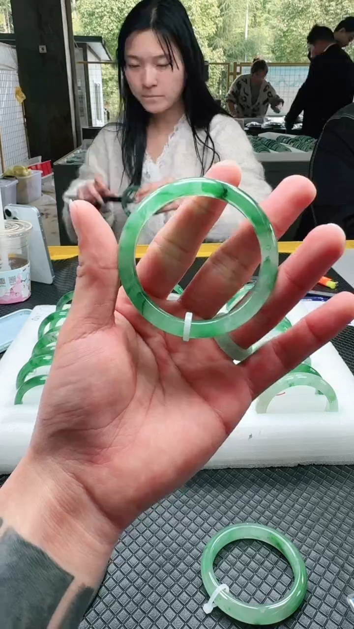 【闪购商品】石英质玉手镯未镶嵌1-天然非洲翠手镯
