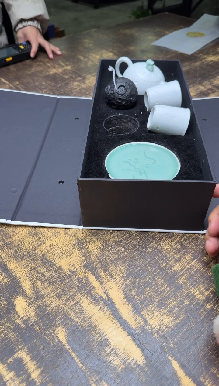 水*鱼吴俊杰月球香薰套组