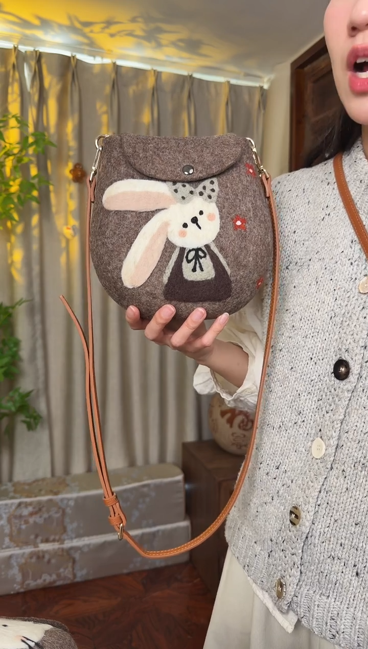 羊毛非遗羊毛毡包 蛋蛋包三花兔