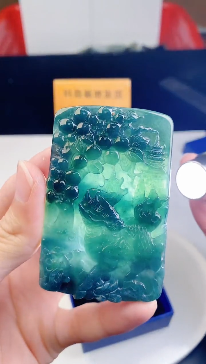颈饰未镶嵌翡翠·