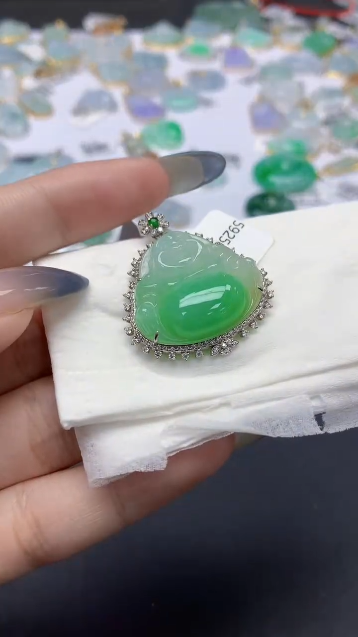 翡翠18K金镶嵌颈饰天然a货翡翠