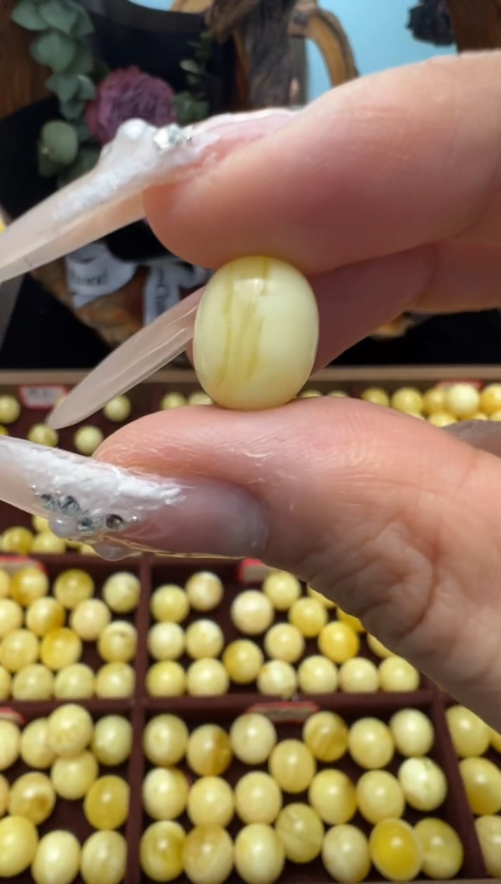 【闪购商品】蜜蜡裸石未镶嵌俄料微瑕10.4mm0.829克
